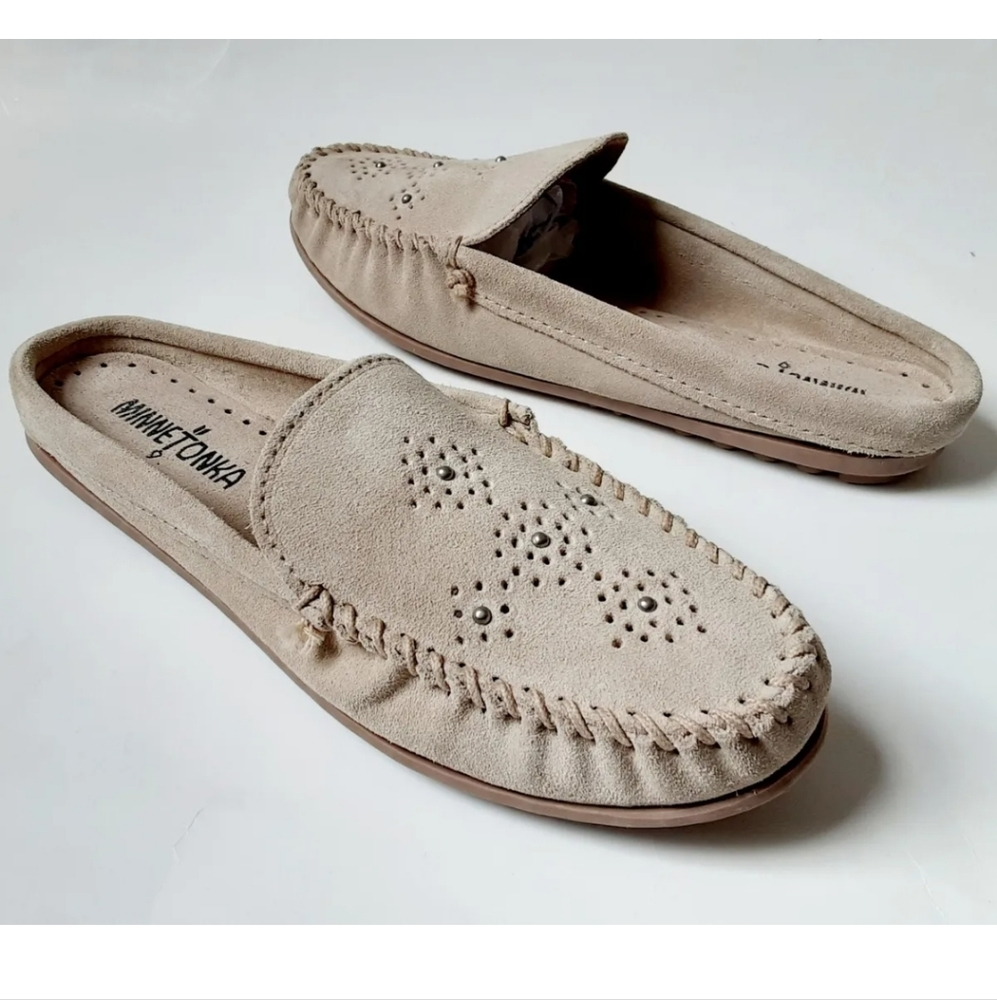Minnetonka Women's Beige Suede Slip-On Moccasin Mules